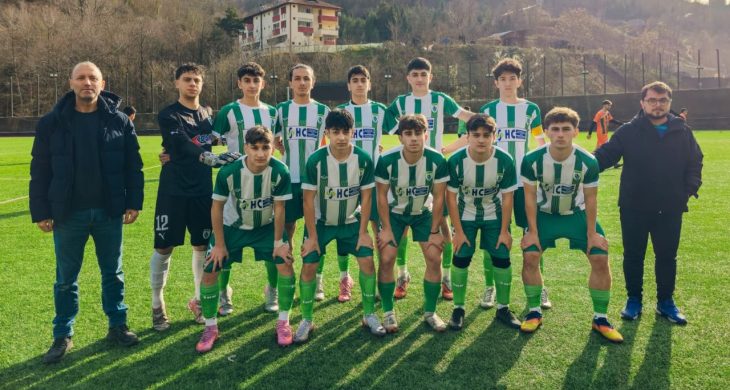 Yeşil Artvinspor U18 takımı deplasmanda farklı galip gelerek ligin ilk yarısını lider bitirdi