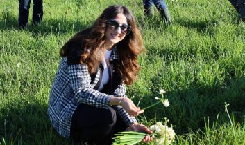 Kaymakam Kızılkaya, üreticilerle nergis hasadına katıldı