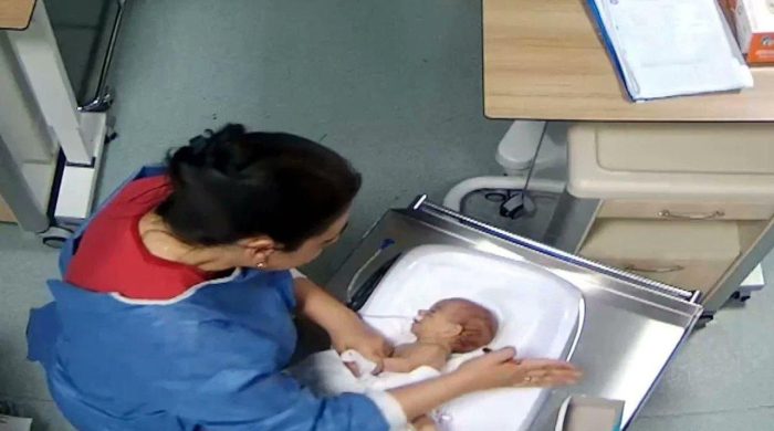 5 günlük bebeğe şiddet: Hemşire hakkında yakalama kararı