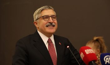 “Bayrağa uzanan eller kırılır; bu millet bayrağı yere düşürmez, vatanı böldürmez, Türkiye yenilmez”