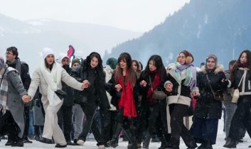 Uzungöl Kış Festivali’nde horon rekoru: 6 bin 161 kişi el ele