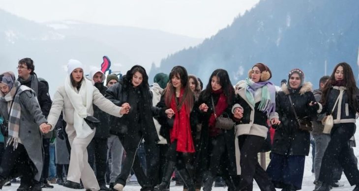 Uzungöl Kış Festivali’nde horon rekoru: 6 bin 161 kişi el ele
