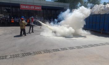 Kocaeli Büyükşehir, sanayi kuruluşlarına yangın eğitimi vermeye devam ediyor: Yangında doğru müdahale hayat kurtarır