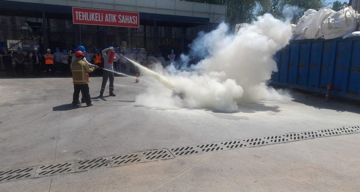 Kocaeli Büyükşehir, sanayi kuruluşlarına yangın eğitimi vermeye devam ediyor: Yangında doğru müdahale hayat kurtarır