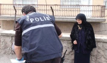 Yaşlı Kadının Parası Kapkaç Yöntemiyle Çalındı