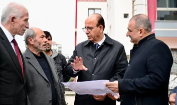 Yeşilyurt’ta bozulan yollar yenileniyor