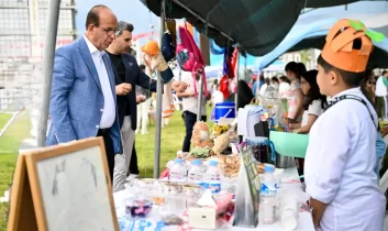 Yeşilyurt’ta çocuklar satış yaptı, geliri yetimlere bağışladı