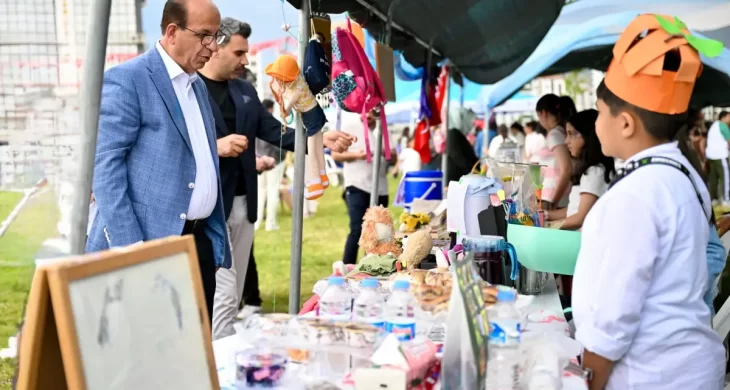 Yeşilyurt’ta çocuklar satış yaptı, geliri yetimlere bağışladı