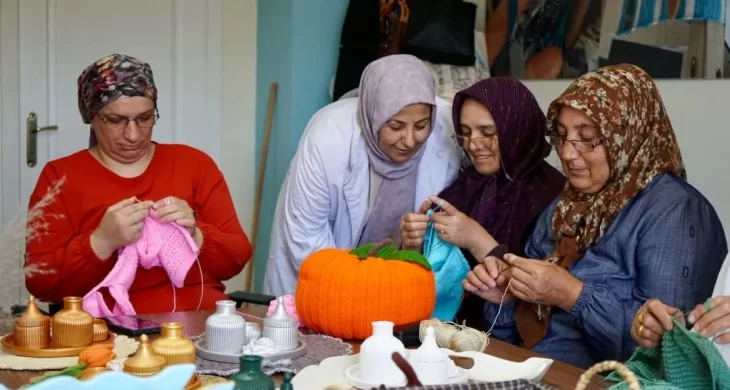 Yeşilyurt’ta kadınlar kurslar sayesinde üretime katılıyor