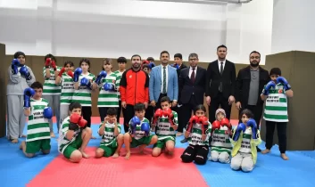 Yeşilyurt’ta Recep Tayyip Erdoğan İlkokulu’nun spor salonu yenilendi