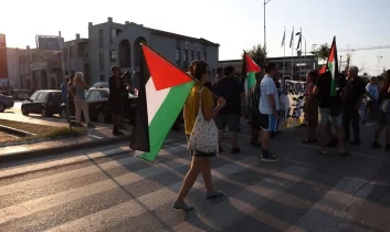 Yunanistan’da Filistin destekçileri, Pire Limanı’nda israil gemisini protesto etti