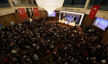 Yüreğir’de Abdurrahman Önül konserine yoğun ilgi