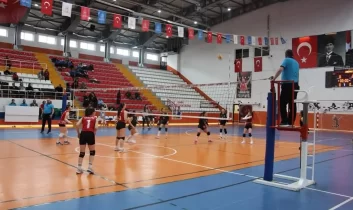 YURTLİG Voleybol Kızlar Grup Müsabakaları törenle başladı