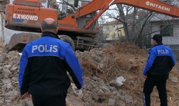 Aksaray’da Metruk Binalar Yıkılıyor