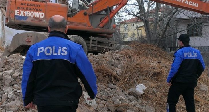 Aksaray’da Metruk Binalar Yıkılıyor