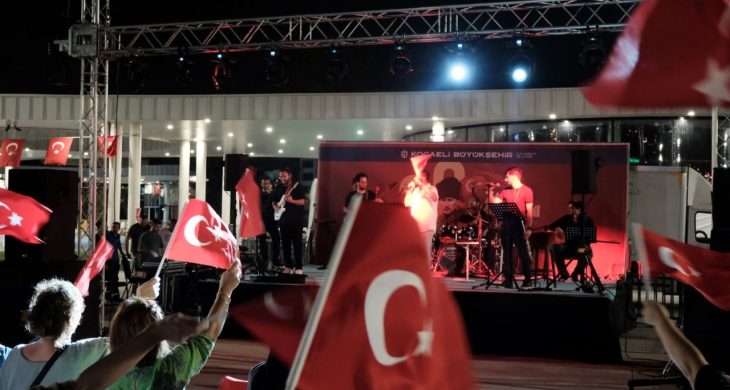 30 Ağustos coşkusu “Kahramanların İzinde” konseriyle başladı; Zafer meşalesi Milli İrade Meydanı’nda yakıldı