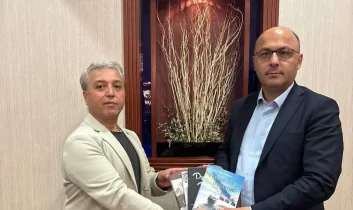 “Zəfərlərə Doğru” Kitabı BHA Genel Müdürü Muhammet Kaçar’a takdim edildi