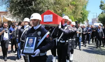 Zincirleme kazada şehit olan polis son yolculuğuna uğurlandı