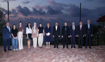 Zonguldak Valisi Hacıbektaşoğlu,1. sınıf emniyet müdürlüğüne terfi eden müdürlerle bir araya geldi